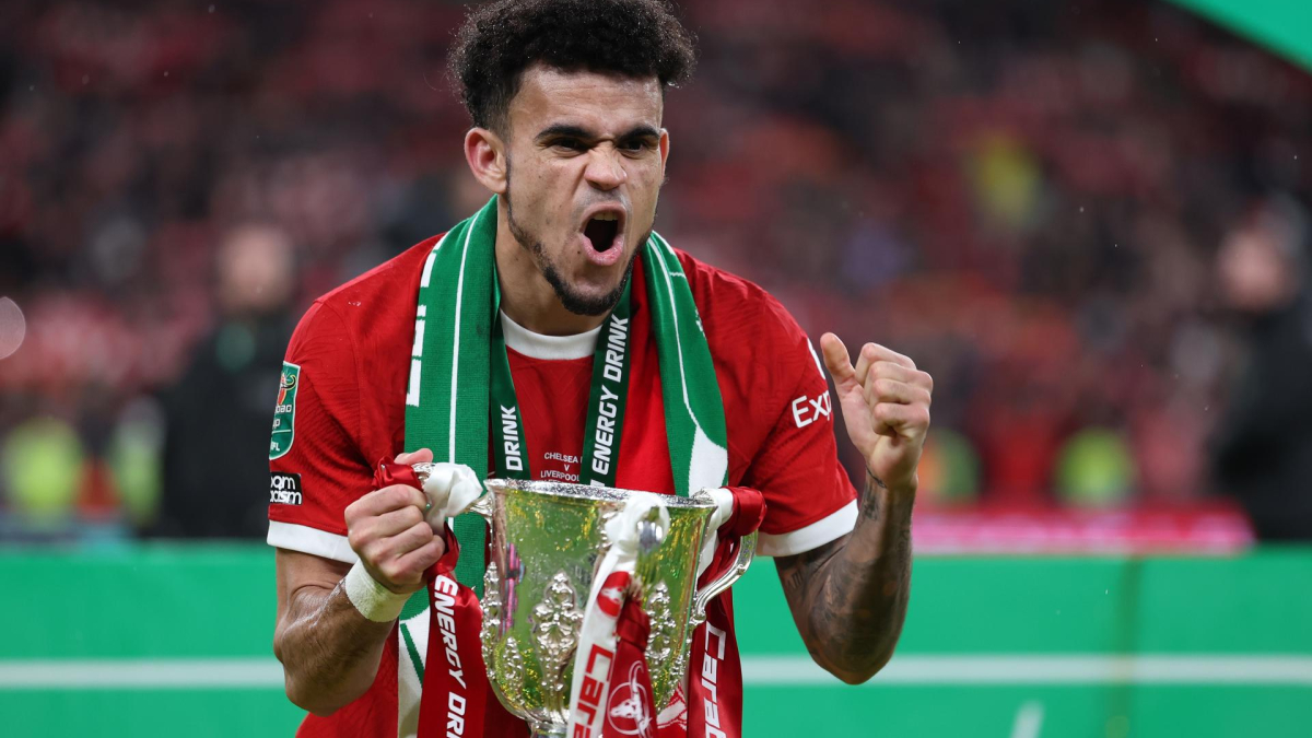 Luis Díaz celebrando su título con el Liverpool. 