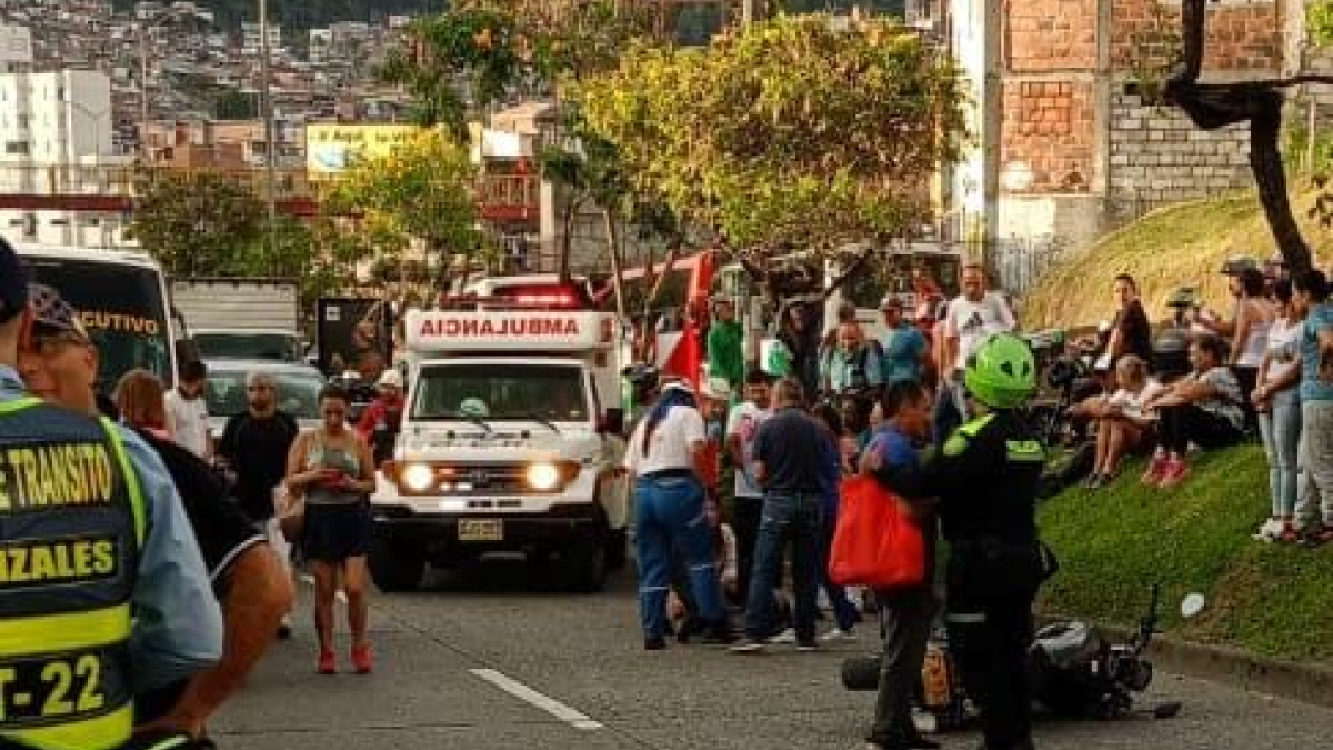 Accidente de tránsito en la avenida Kevin Ángel. La vía permaneció cerrada unos minutos.