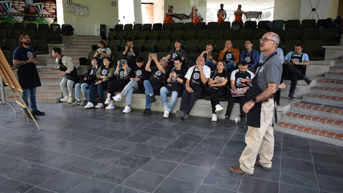 Catadores coreanos que harán parte del jurado internacional de la edición 20 del Concurso Caldas Cafés de Alta Calidad.