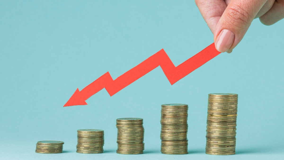 Foto gratuita pila de monedas formando un gráfico