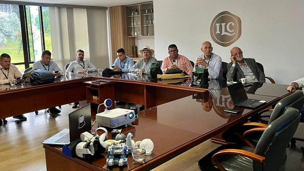 Los alcaldes de Pensilvania, Marulanda, Victoria, Norcasia, Riosucio y Manzanares recorrieron la Industria Licorera de Caldas por invitación del gobernador.