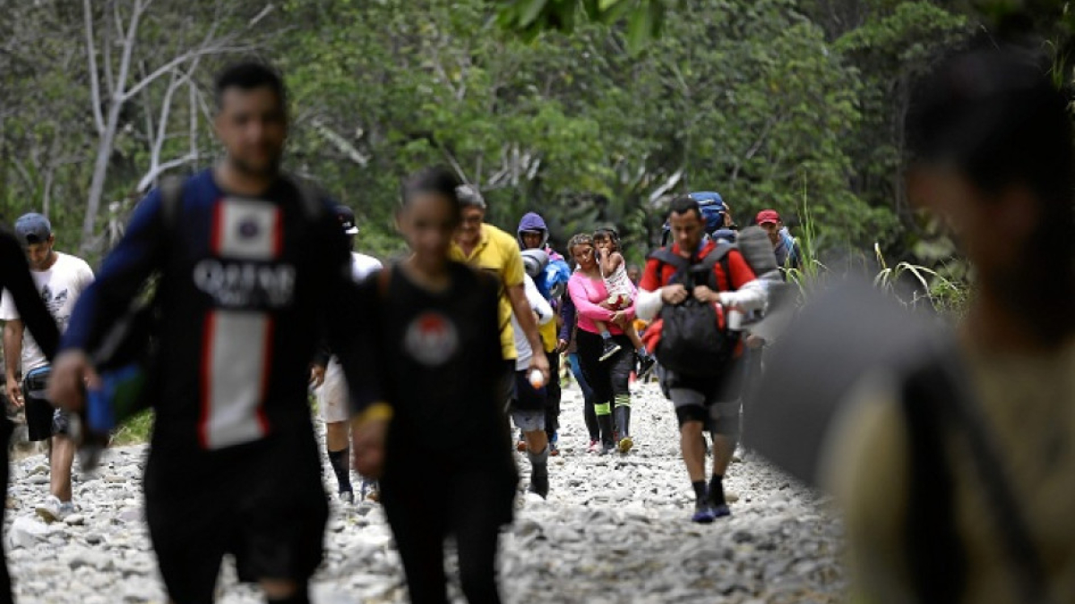 Migrantes cruzando el Tapón del Darién