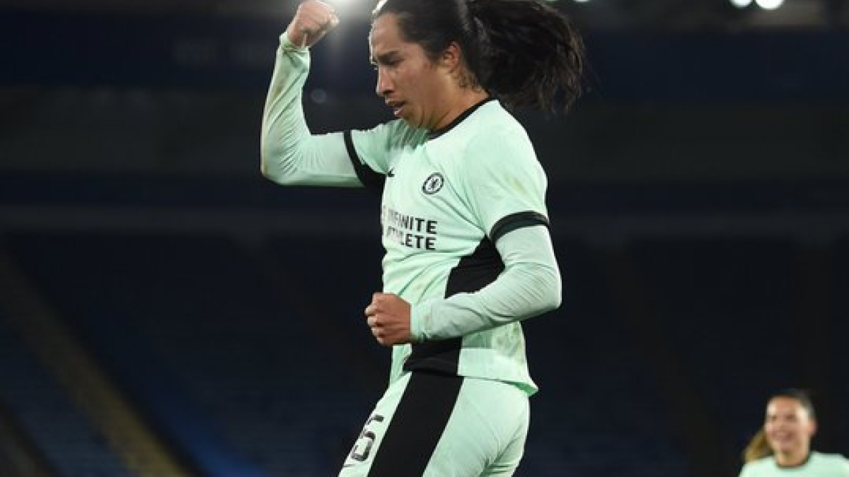 Mayra Ramírez celebra su anotación. Es su segundo gol con el Chelsea.