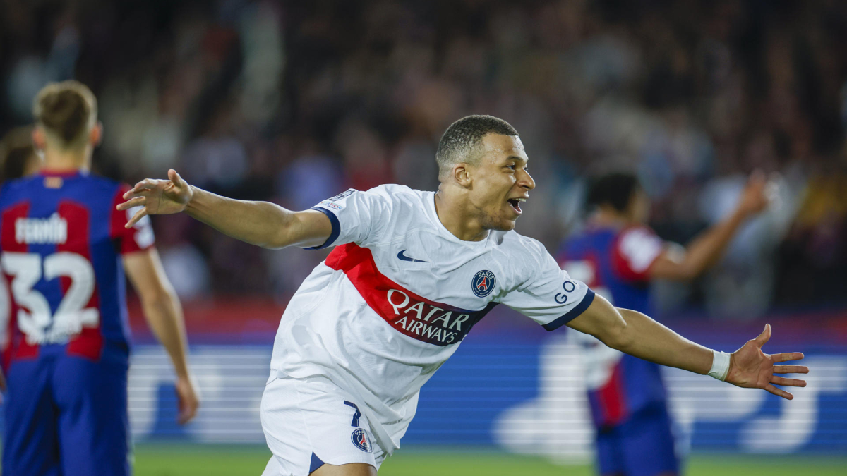 El delantero Kilyam Mbappe celebra uno de los cuatro goles conseguidos por el París Saint-Germain durante el encuentro correspondiente a la vuelta de los cuartos de final de la Liga de Campeones que FC Barcelona y PSG disputaron este martes en el Olímpico Lluis Company, en Barcelona.