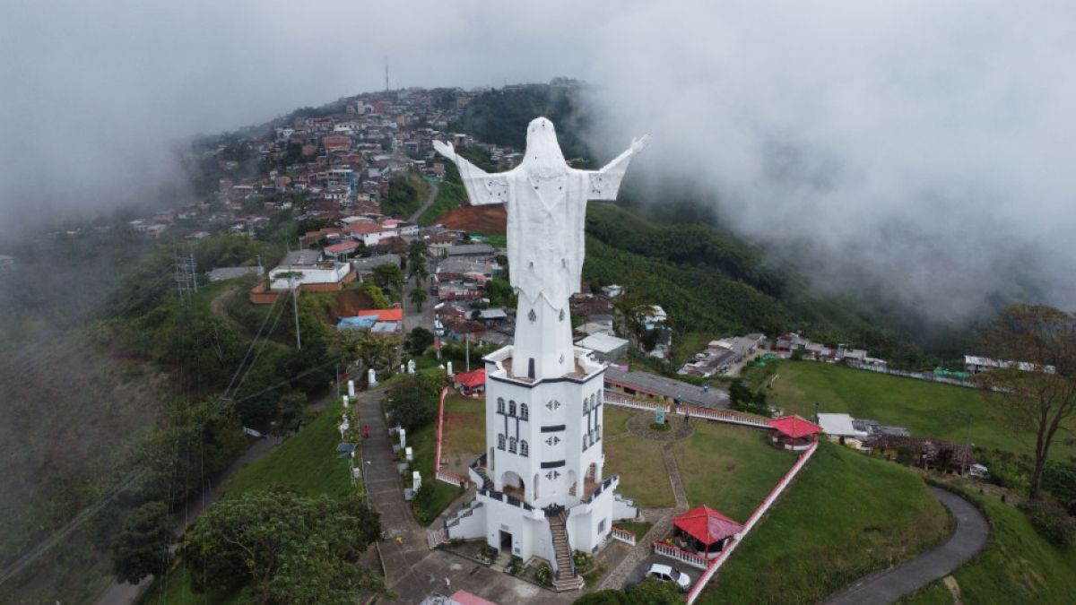 La ocupación hotelera de la Semana Santa del 2024 superó la de los dos años anteriores, según Cotelco Caldas. Conozca el porcentaje de ocupación. En la foto se ve el Cristo de Belalcázar, un destino turístico para resaltar en el occidente de Caldas.