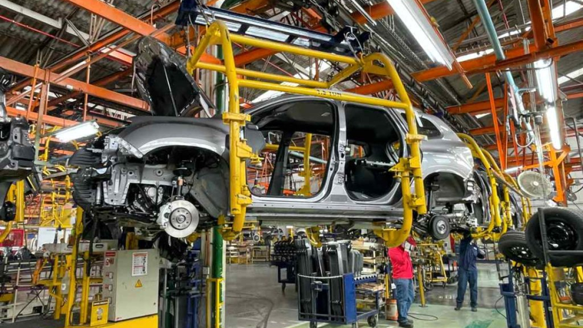 La fabricación de vehículos automotores, remolques y semirremolques fue el sector que más decreció, con el -28,6 %.