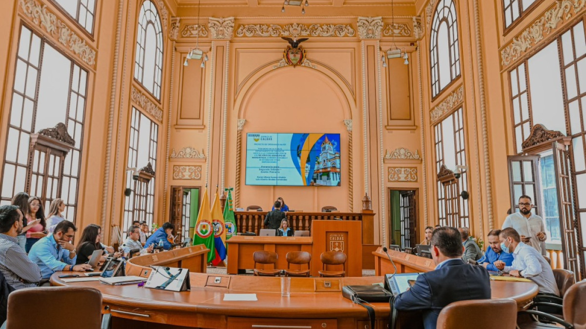Desde el 1 de enero del 2022, el departamento se encuentra sin contralor en propiedad. Ayer, por fin, se iba a hacer la elección en la Asamblea, pero una acción popular de última hora interrumpió el proceso. Van 38 acciones de tutela, 2 acciones populares y 11 suspensiones desde que se inició el trámite. Actualmente, el cargo lo ocupa Diego Alejandro Tapasco López, como interino.