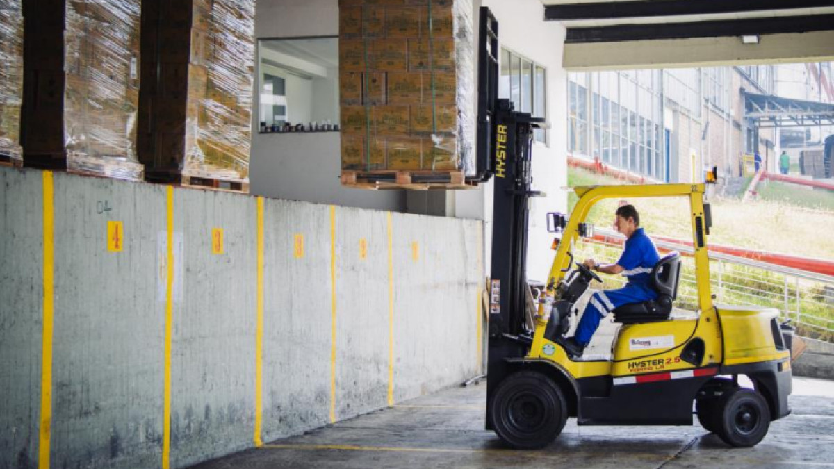 La Industria Licorera de Caldas fortalece sus capacidades físicas y técnicas, con inversiones en los últimos 4 años por alrededor de $ 50 mil millones referentes a la optimización de almacenamiento, modernización de líneas de producción y transformación digital y tecnológica, que le permiten agilizar sus procesos y aumentar su competitividad.