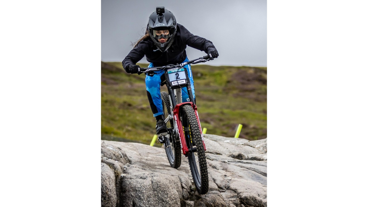 La ciclomontañista Valentina Roa debutará este fin de semana en la Copa Munndo de Down Hill.