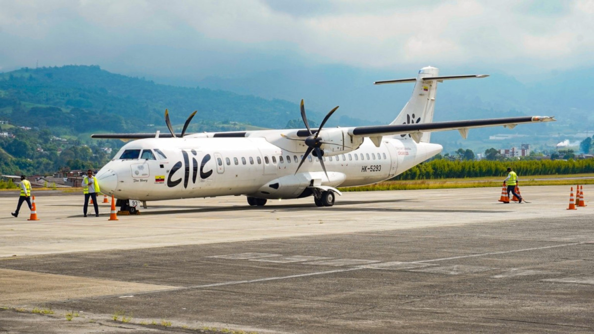 Avión de la aerolínea Clic en el aeropuerto La Nubia de Manizales.
