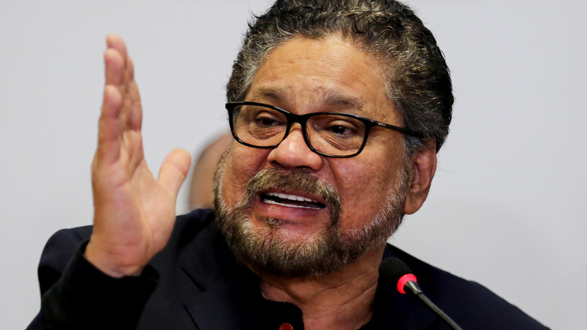 El miembro del partido Fuerza Alternativa Revolucionaria del Común (FARC) Iván Márquez habla durante una rueda de prensa, el 10 de abril deL 2018, en Bogotá. Este sábado reapareció en un video tras haber sido dado por muerto en un atentado en Venezuela en julio de 2022.