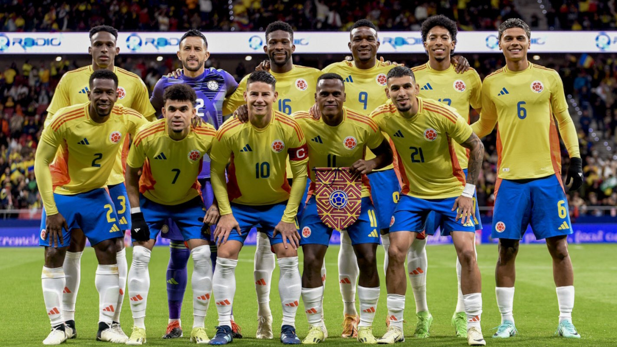 En su más reciente amistoso, la Selección Colombia venció 3-2 a Rumania en Madrid. En la foto, la nómina titular de ese día con James Rodríguez como capitán.