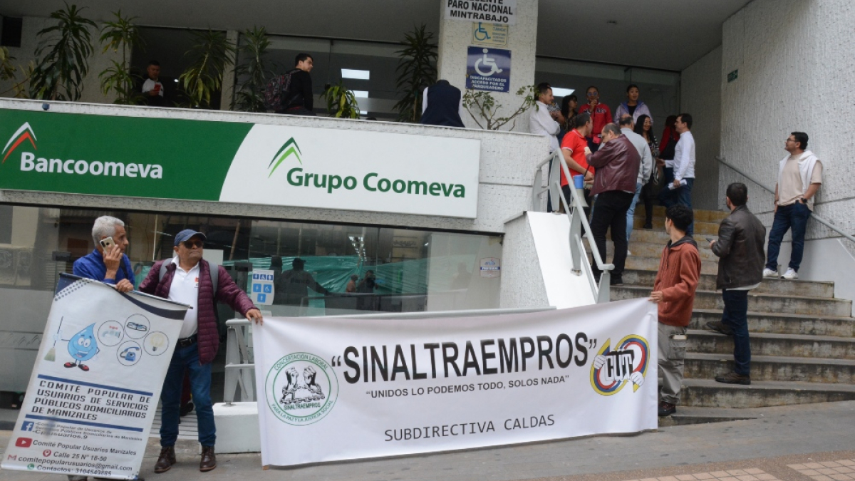 Sigue la huelga en el Ministerio del Trabajo, pese al pago adicional aprobado a los funcionarios, quienes piden que la bonificación vaya más allá del 2024. El paro se desarrolla en 32 direcciones territoriales de todo el país. En la foto, la sede de la entidad en Manizales el pasado viernes.