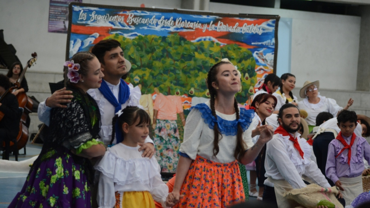 En el Coliseo de la Universidad de Caldas usted puede disfrutar la obra Regreso, del Taller de Ópera de la institución, que cuenta la historia de cuatro generaciones de mujeres golpeadas por la violencia en Caldas.