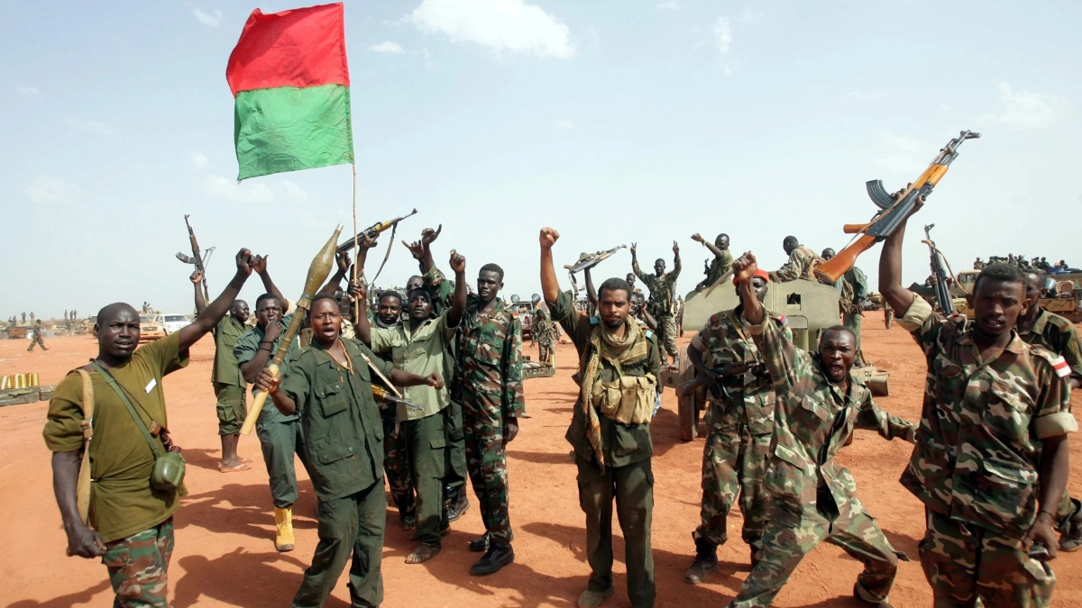 El grupo paramilitar Fuerzas de Apoyo Rápido asaltó un barrio residencial cercano a Jartum, la capital sudanesa.