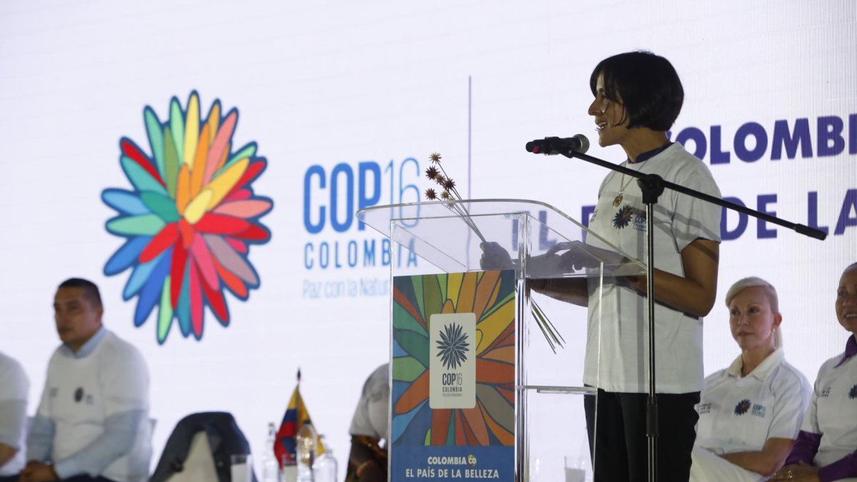 La ministra de Ambiente de Colombia, Susana Muhamad, durante el lanzamiento del logo de la COP16, en Cali.