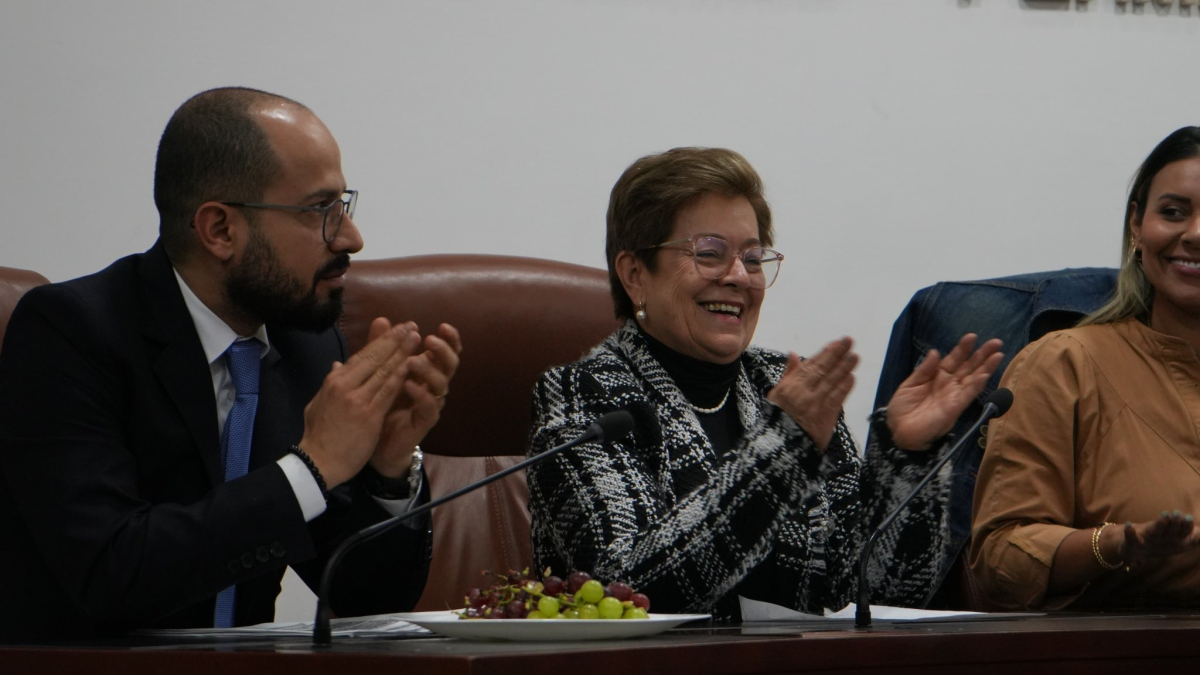  La ministra del Trabajo, Gloria Inés Ramírez, celebra la aprobación de la reforma laboral en la Comisión Séptima de la Cámara de Representantes. 