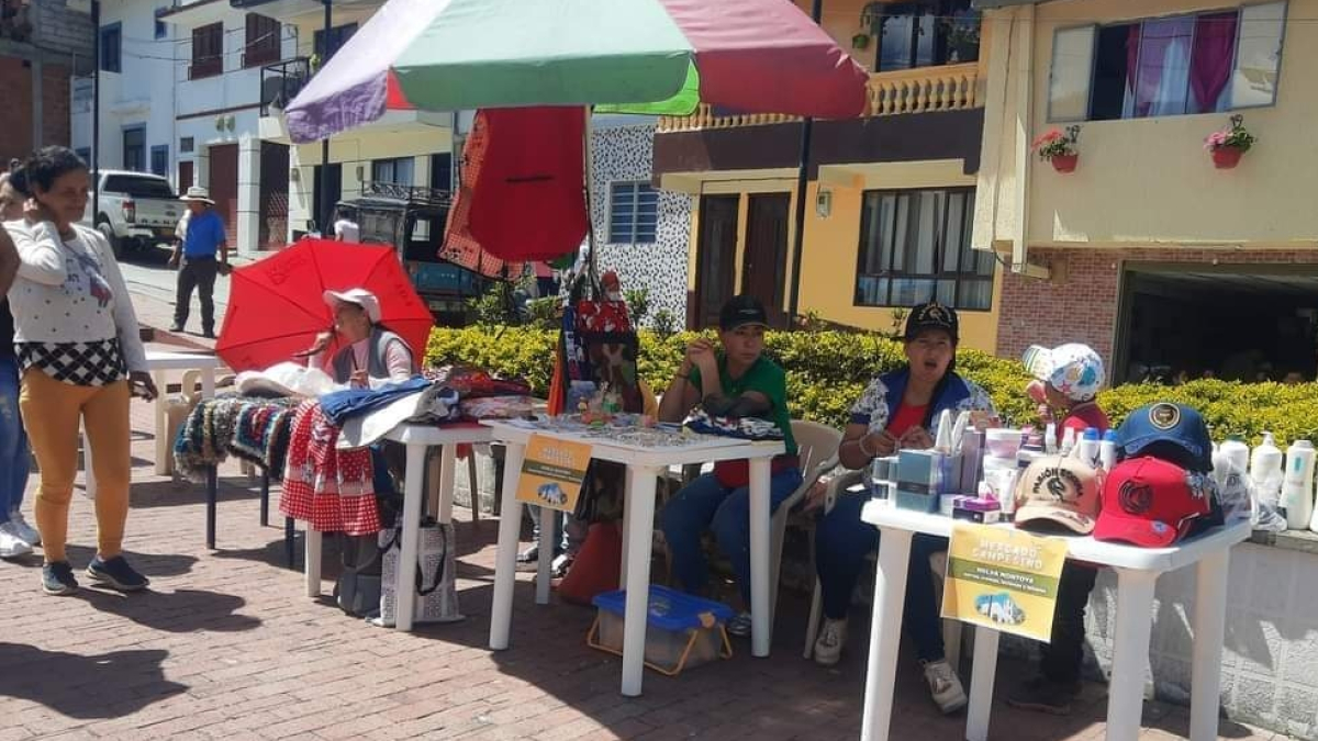 Los campesinos de Montebonito sacaron variedad de productos para comercializar.