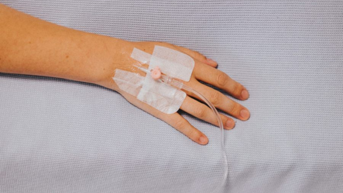 Las menores recibieron atención médica, entre la que se contó el suministro de líquidos endovenosos.