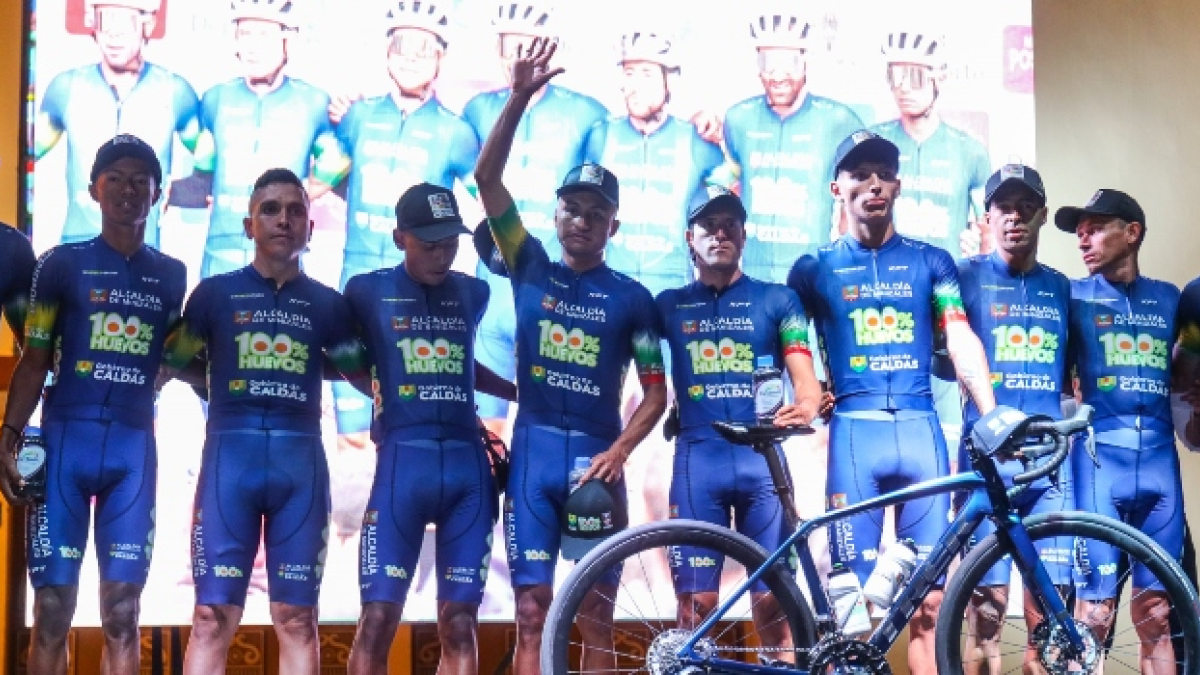 El grupo deportivo de 100% Huevos - Alcaldía de Manizales - Gobernación de Caldas.