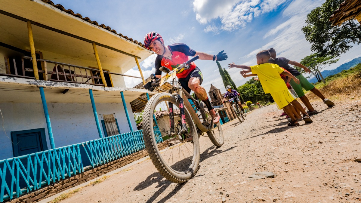 Los ciclistas de la Leyenda del Dorado 2024 provienen de 25 países.