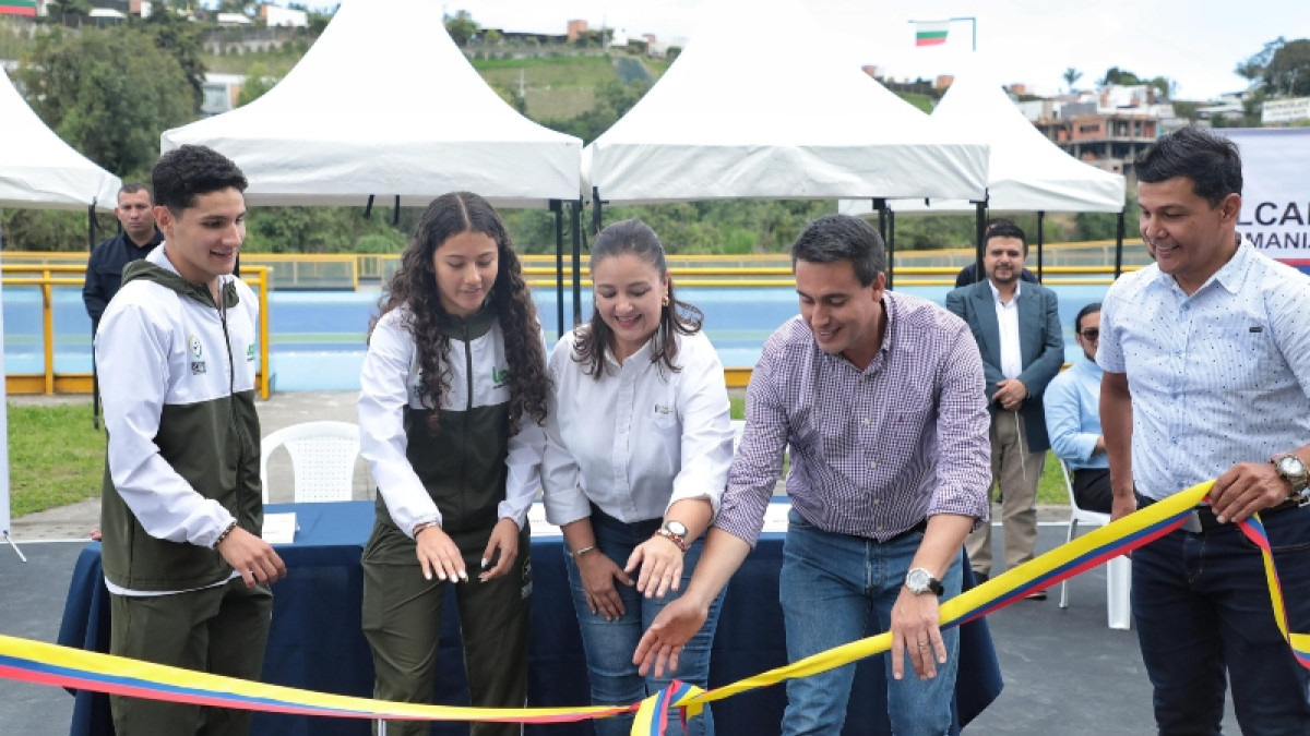 Luz Cristina López, ministra del deporte, y el alcalde Jorge Eduardo Rojas, en la inauguración del Patinódromo del Bosque Popular de Manizales.