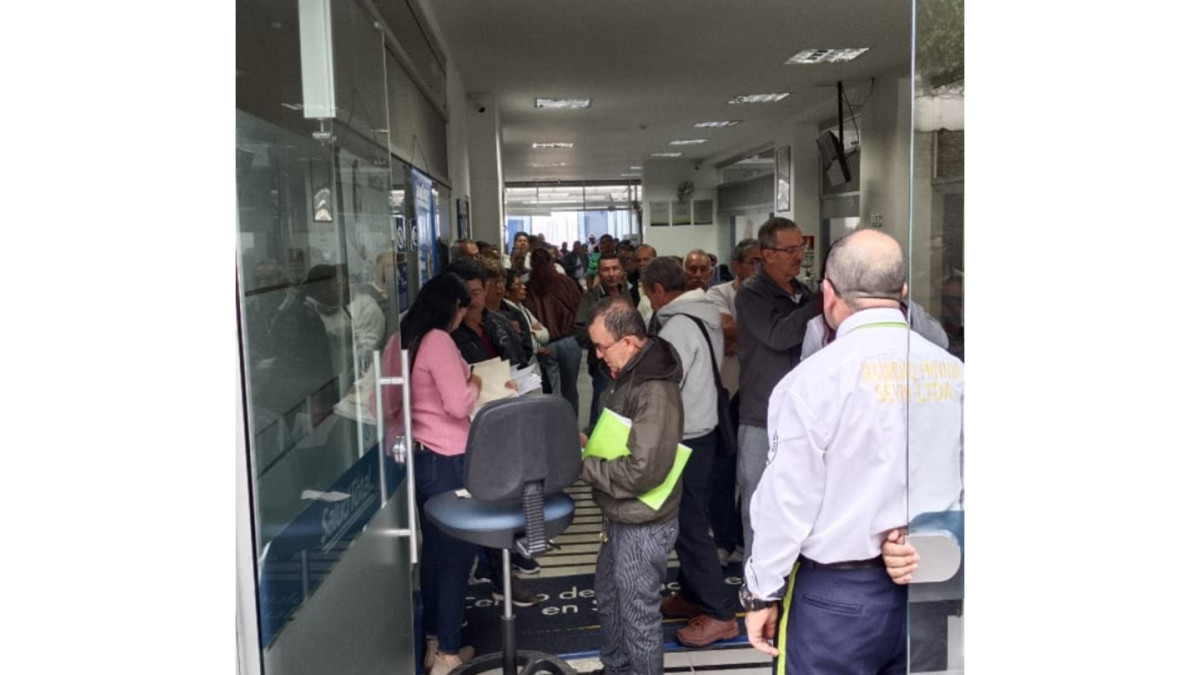 El Centro de Soluciones de Salud de esta aseguradora está en el local 101 del edificio Bulevar El Cable (carrera 23B No. 64 - 22). Del punto, los usuarios han criticado el hacinamiento.