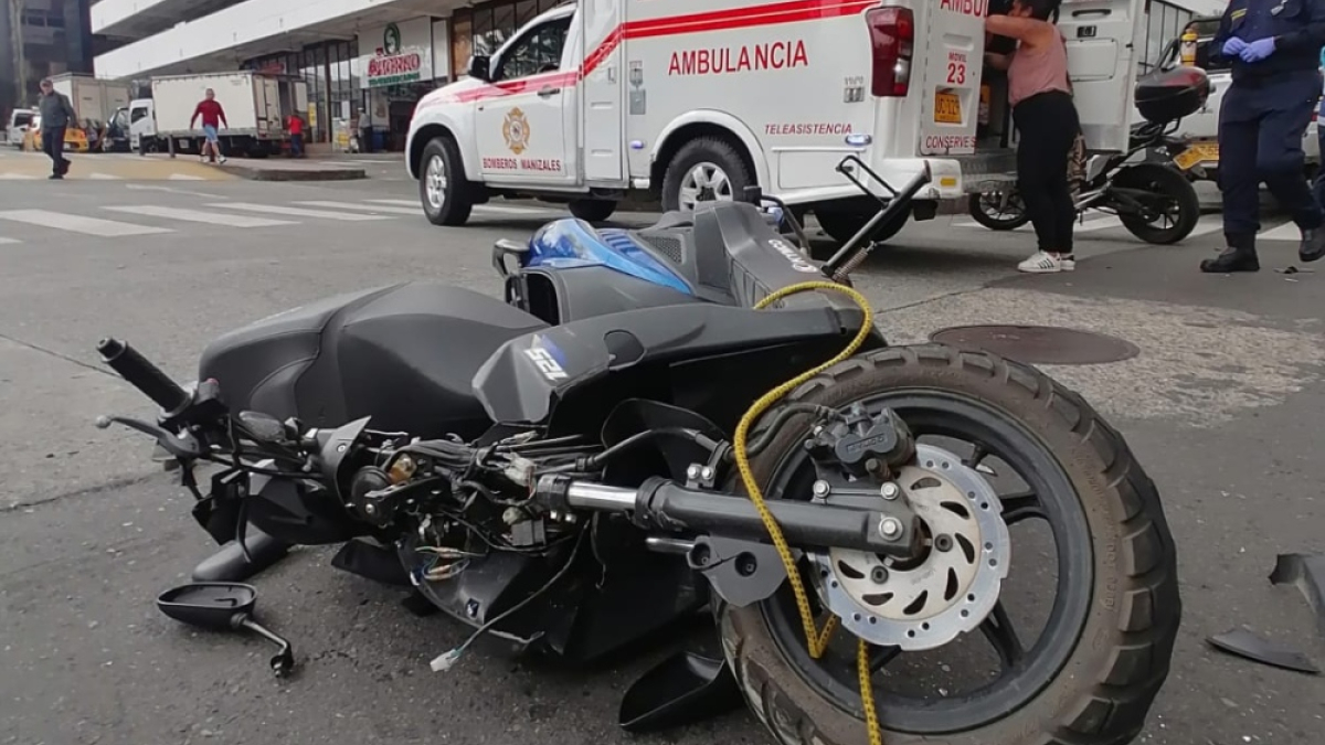 Accidente en la carrera 20 con calle 28, en el centro de Manizales.