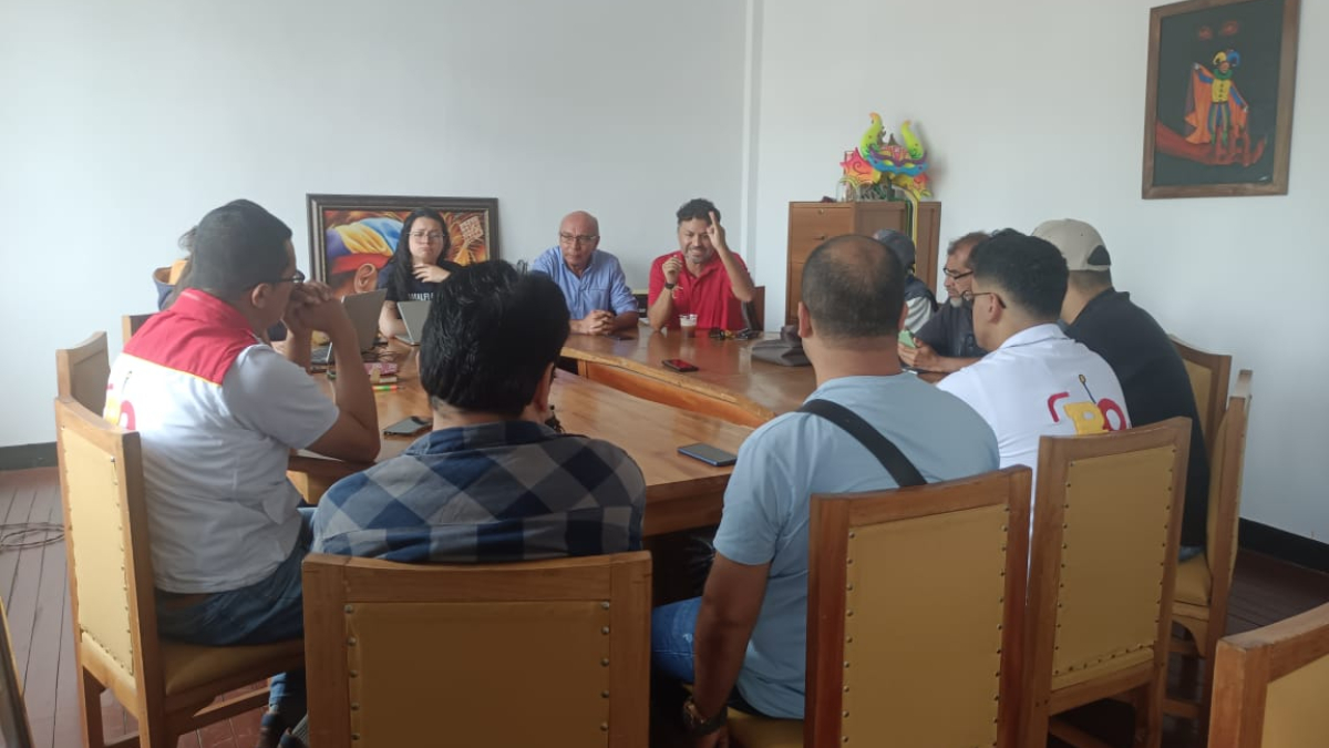 La reunión este sábado con los miembros de la Junta del Carnaval de Riosucio y representantes de medios de comunicación. 