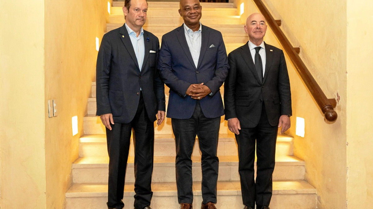 Javier Martínez-Acha, Luis Gilberto Murillo y Alejandro Mayorkas acordaron acciones conjuntas para la gestión de una migración ordenada, regular y segura en la región, con enfoque y garantía de derechos humanos.