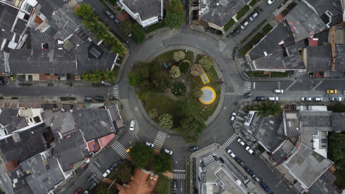 Esta obra de valorización incluiría escaleras eléctricas para subir del barrio La Estrella a El Cable. La meta es fortalecer el comercio, el turismo y la gastronomía. Lea los cambios en movilidad, peatonalización y entorno planteados por la Alcaldía de Manizales. ¿Qué opinan comrciantes de la zona?