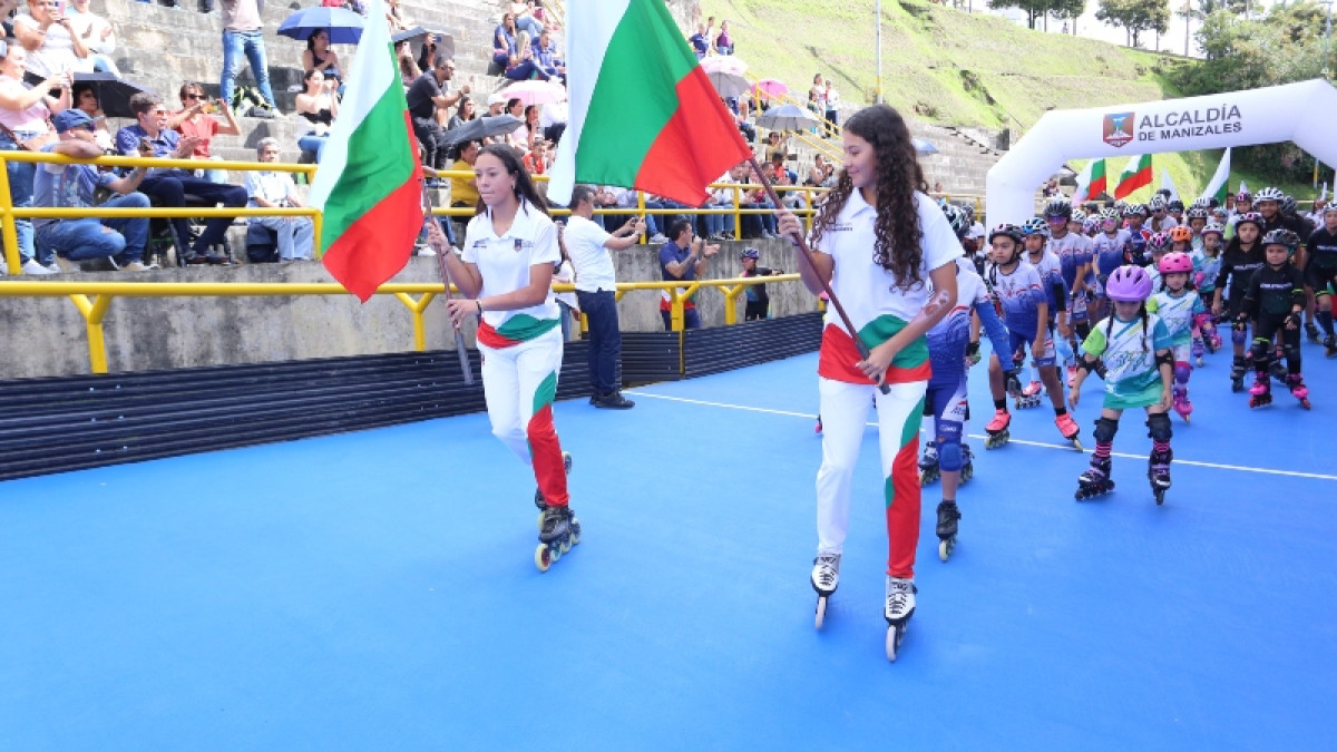 Fue puesta al servicio de la comunidad la pista de patinaje de la Unidad Deportiva Palogrande, que estaba en mal estado y ahora fue recuperada.