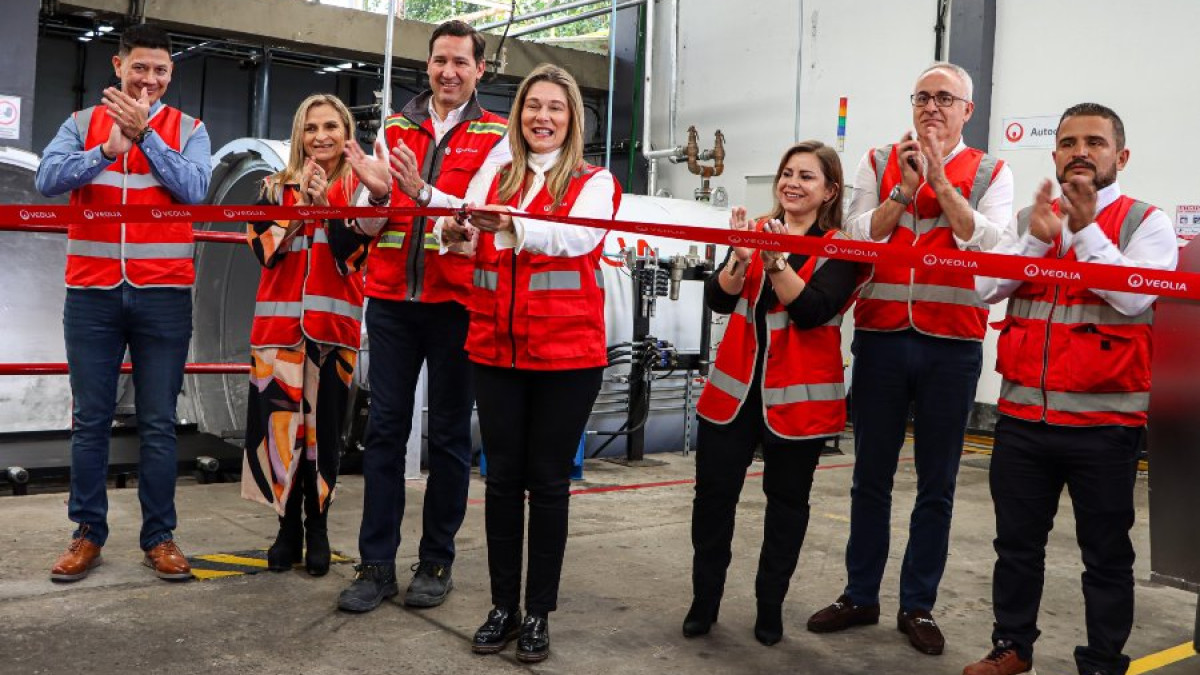 La directora de Veolia Colombia, Judith Buelvas y el equipo de Servicios Industriales, ratificaron su compromiso y oferta para acelerar la descarbonización.