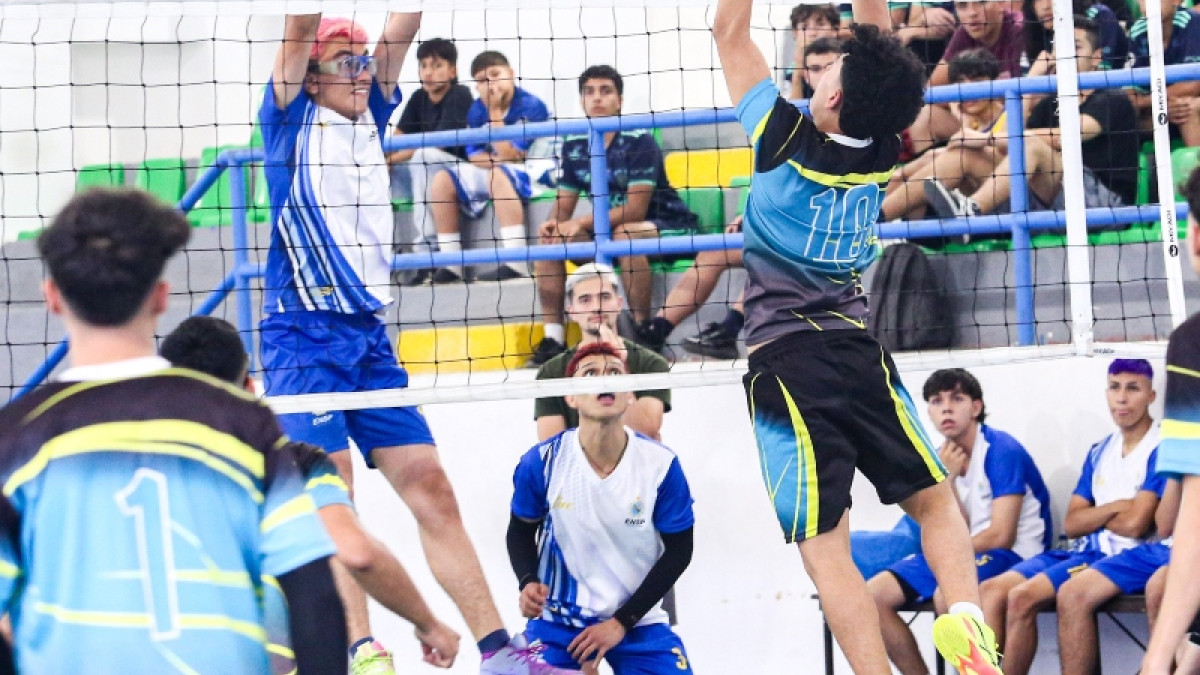 Las competencias del voleibol en las finales departamentales intercolegiadas. Se disputa en la Unidad Deportiva Palogrande.