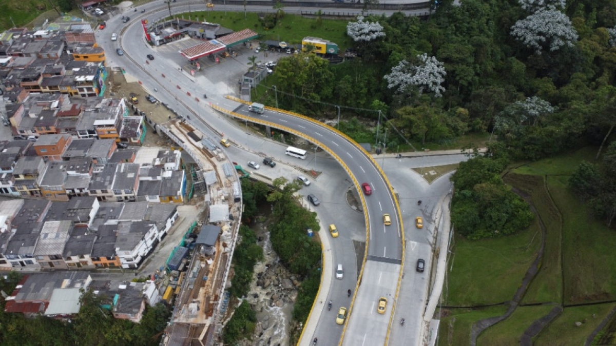 El cambio en la medida del pico y placa por la avenida Kevin Ángel de Manizales obedece a los avances del proyecto del intercambiador vial de Los Cedros.