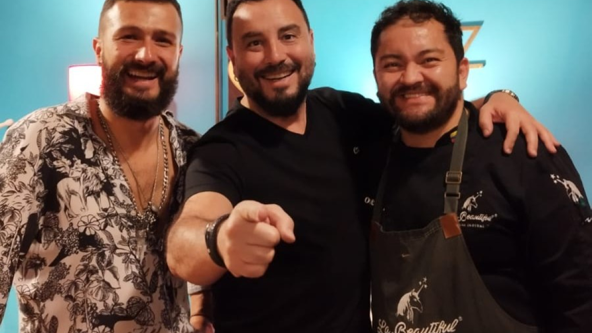 Óscar Salazar y Jorge Jiménez, fundadores de La Beautiful, acompañados de Tulio.