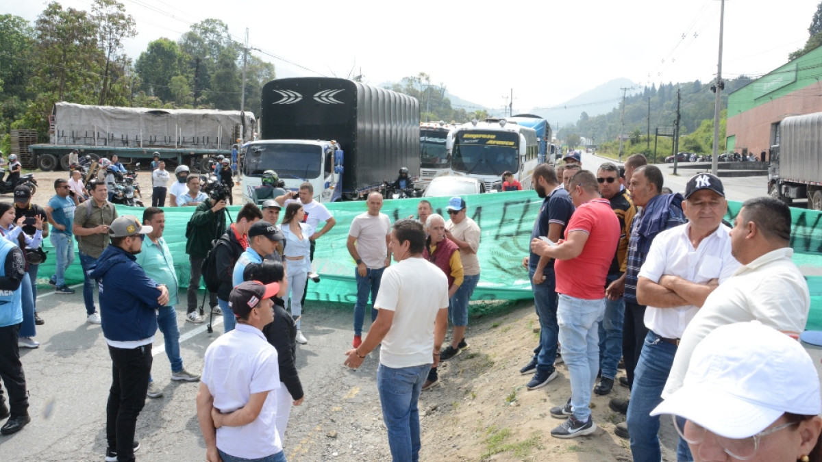 Así se veía el paro camionero en el sector de Maltería, en Manizales, en la tarde del martes (3 de septiembre).