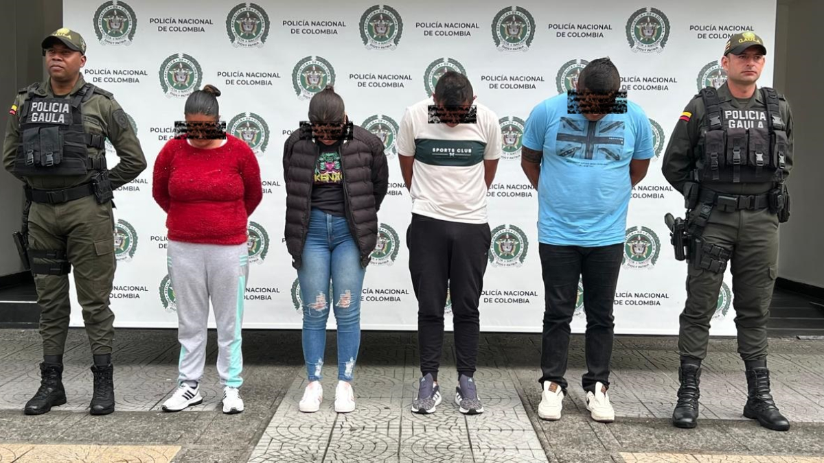 Los cuatro capturados habrían engañado a 20 personas en Manizales.