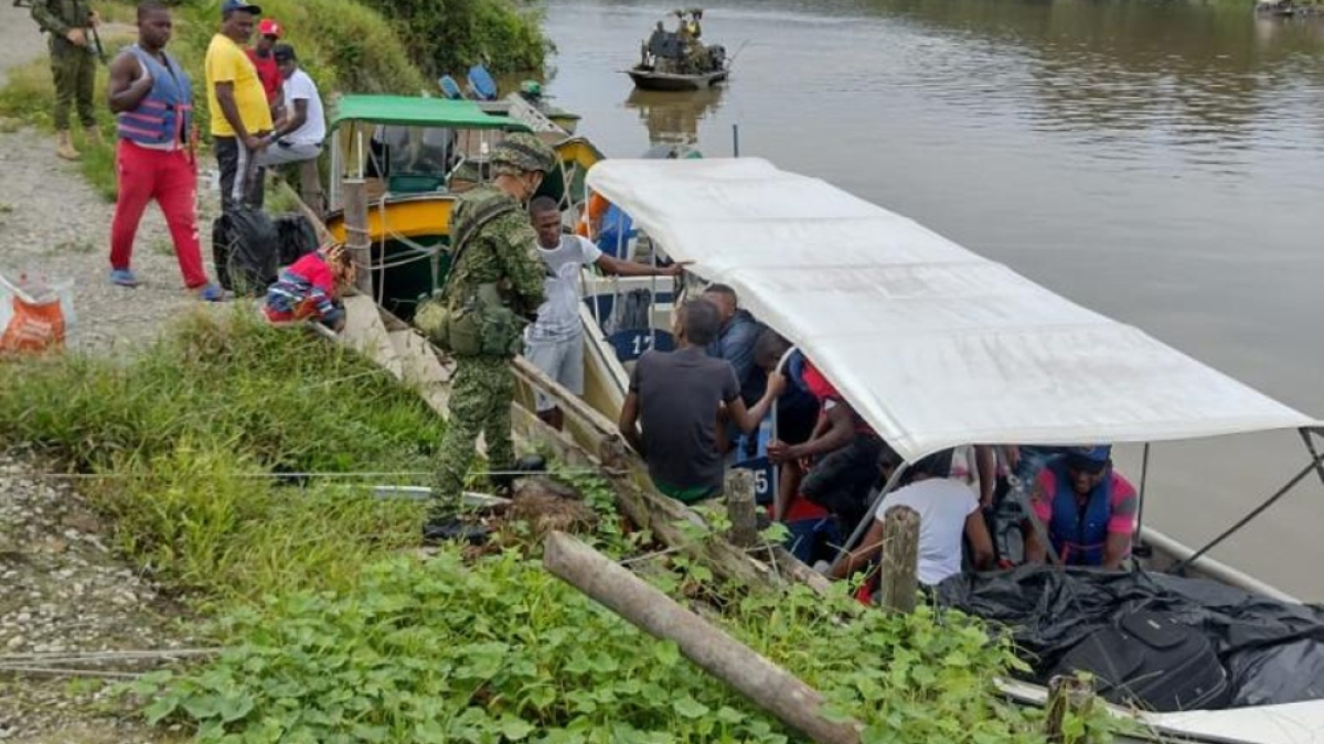 Roban 16 personas en una lancha y las lanzan al mar cerca a Buenaventura