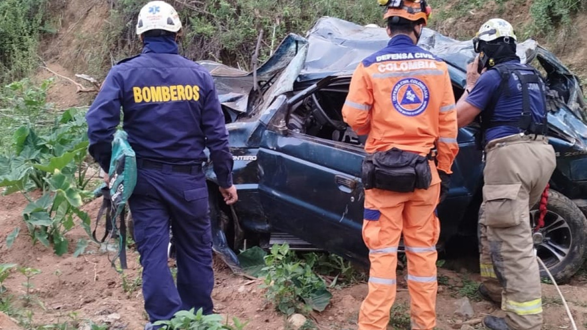 Foto cortesía Informador de Occidente. Así quedó el carro.