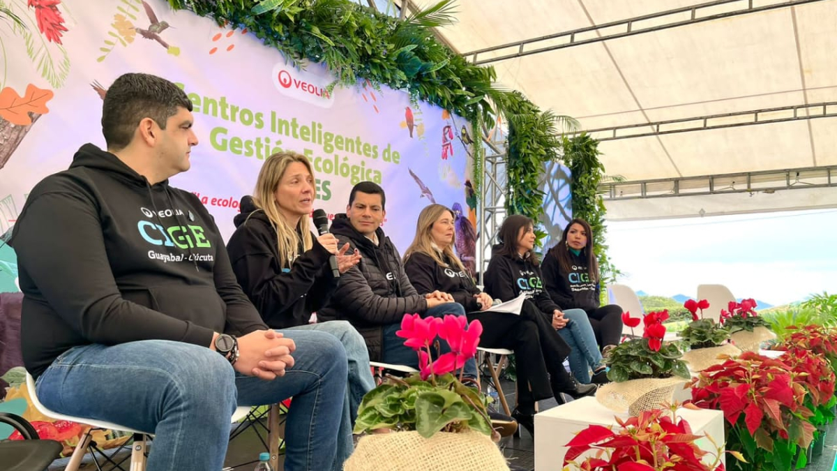 Las directivas de Veolia Colombia durante el lanzamiento de los Centros Inteligentes de Gestión Ecológica en Pasto.
