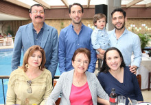 Yolanda Pérez, Colombia Quintero, Ana María Pérez, Luis Fernando Pérez, Juan Carlos Pérez, Gabriel Durán y Lorenzo Durán.