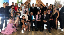 Rogelio Torres Vergara junto a su familia. Rogelio Torres Vergara junto a su familia.