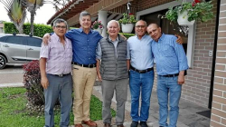 Encuentro de excompañeros