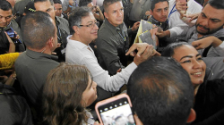Petro manda cerrar trochas en frontera con Venezuela