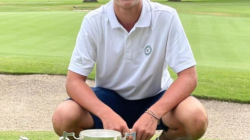 Tomás Restrepo celebra su título suramericano de golf