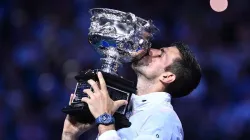 Djokovic se impone a Tsitsipas para igualar a Nadal con 22 titulos del Grand Slam