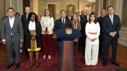 El presidente Petro cambia a tres ministros en la primera crisis de su gabinete