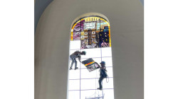 Los vitrales vuelven a relucir en el templo de Aranzazu