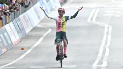 Healy gana en solitario en el Giro, Roglic avisa a Evenepoel con una escapada final